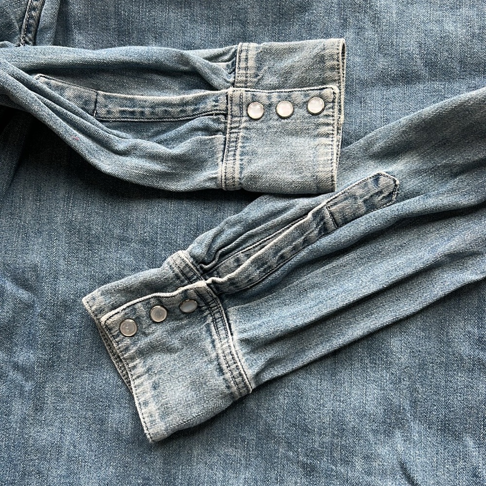 I+W Pearl Snap Denim Top - Picture 6 of 11